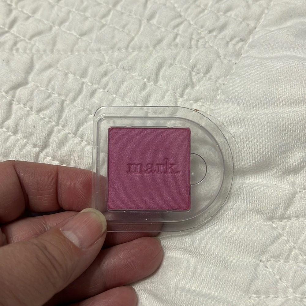 Avon mark unused eyeshadow palette- color- Plum Velet